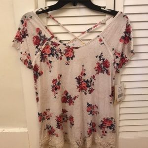 Floral Criss Cross T-shirt. Small